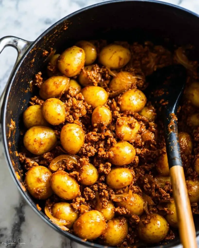 Cheesy Ground Beef and Potatoes Skillet Recipe